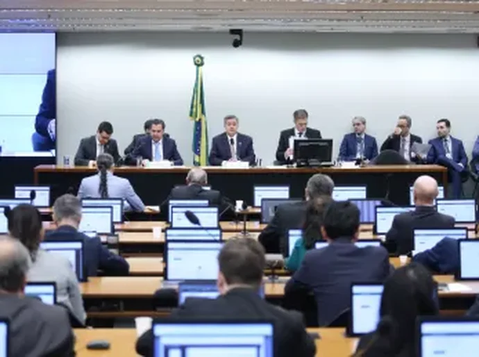 Comissão aprova Orçamento de 2026 com R$ 61 bilhões para emendas parlamentares