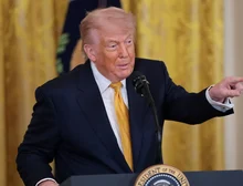 Trump diz que EUA atacarão novamente o Irã após derrubada de helicóptero