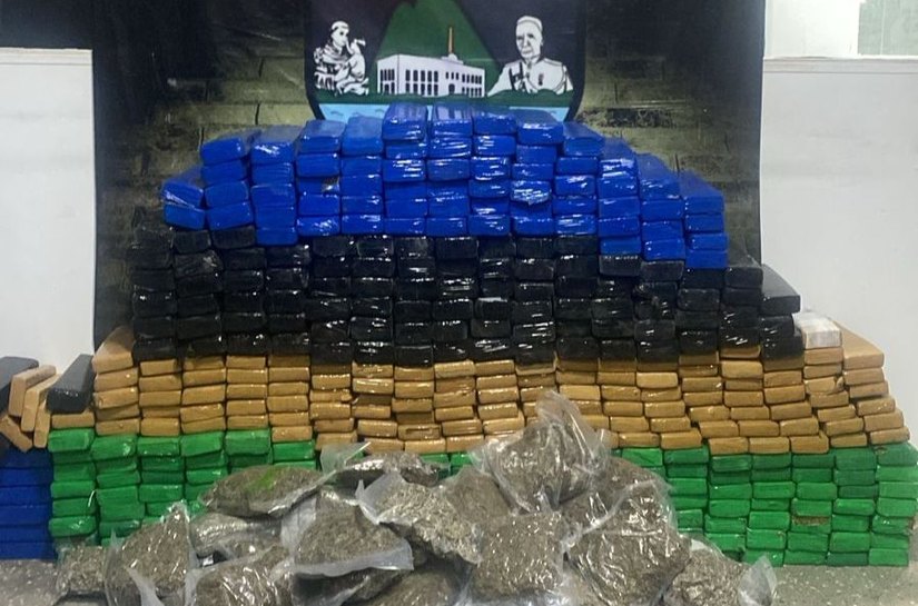 Polícia Militar apreende 484 quilos de maconha em Santo Antônio de Leverger, MT