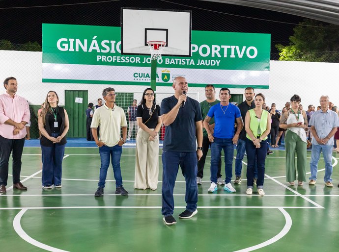 Abílio entrega ginásio revitalizado e reforça compromisso no esporte