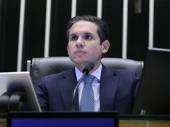 Motta decide adotar sessões remotas na Câmara em semana decisiva no julgamento da trama golpista