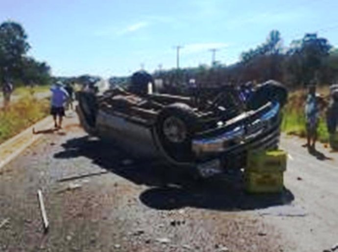 Capotamento na rodovia que dá acesso a Santo Antônio de Leverger mata um e fere 2