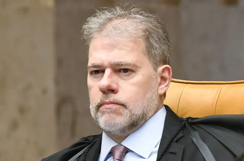 Senadores protocolam impeachment de Toffoli por atuação no caso Master