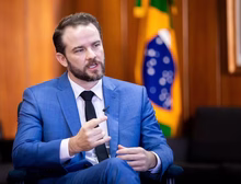 Empresa que movimentou recursos de filme sobre Bolsonaro recebeu dinheiro do crime organizado, diz ministro da Fazenda