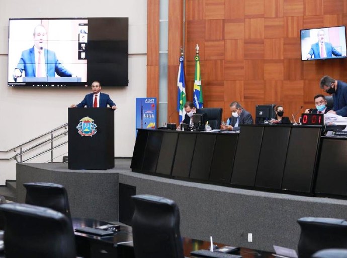 Deputados aprovam mudança nas regras de aposentadoria dos servidores públicos