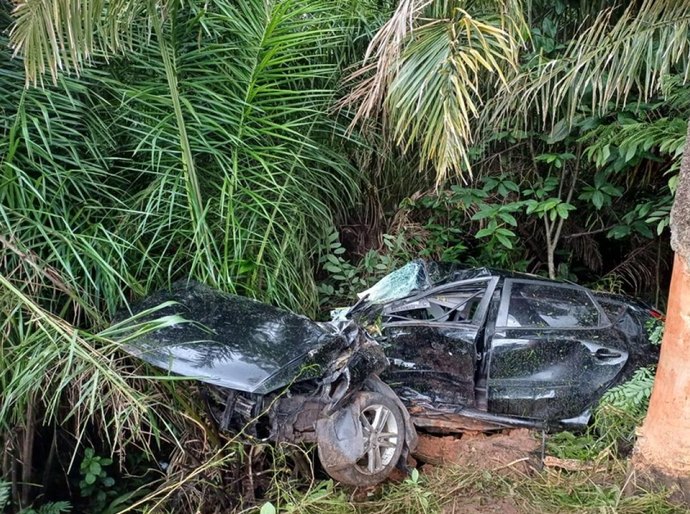 Capotamento na Serra de São Vicente deixa dois mortos e um ferido grave na BR-364
