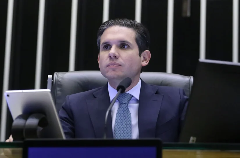 Motta decide adotar sessões remotas na Câmara em semana decisiva no julgamento da trama golpista