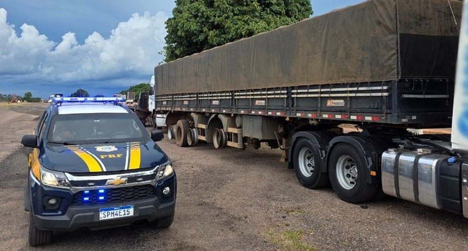 PRF intercepta carreta trafegando sem 14 pneus na BR-364 em Rondonópolis,MT