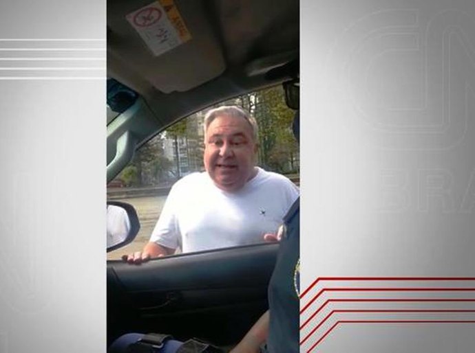 Desembargador que rasgou multa é afastado pelo CNJ, mas manterá salário