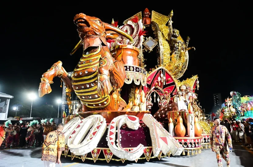 Atrasos, desmaio e briga: como foi a 1ª noite de desfiles do Especial de SP