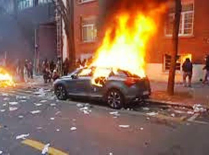 Franceses protestam contra lei que proíbe filmagem de policiais em ação