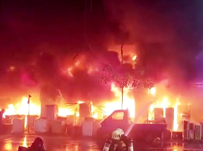 Incêndio em prédio de Taiwan mata pelo menos 46 pessoas
