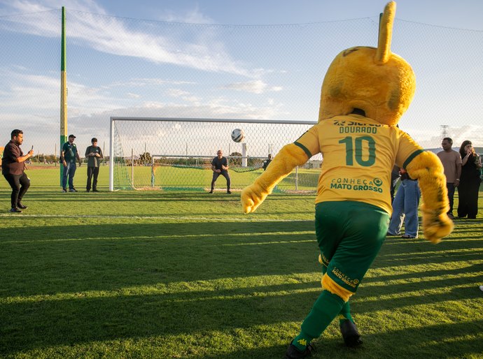 Prefeitura de Cuiabá apresenta hoje projeto Bom de Bola, Bom de Escola com atletas que atuam no exterior