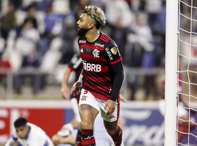 Gabriel brilha e Flamengo derrota Universidad Católica no Chile