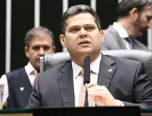 Alcolumbre mantém votação de quebra de sigilo de Lulinha por CPMI do INSS