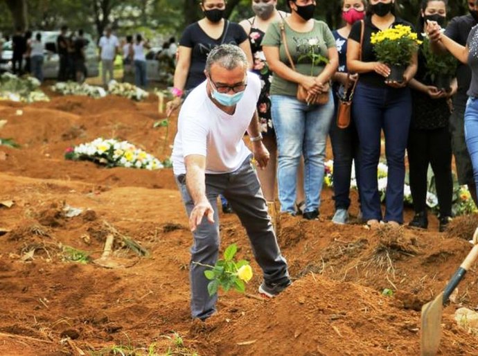 Brasil registra 95.601 novos casos de Covid-19 em 24 h, maior número desde março