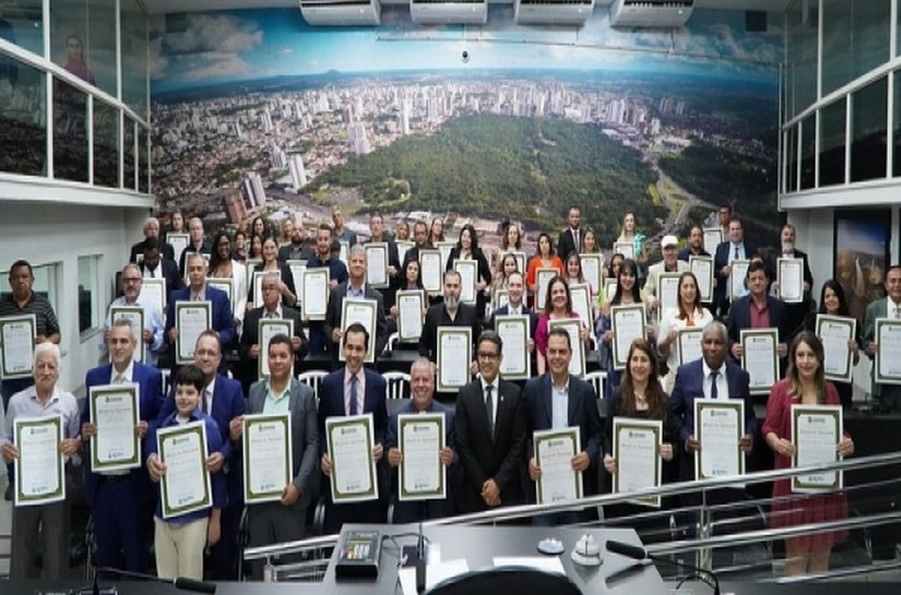 Câmara entrega moção de aplausos a contadores e celebra importância da profissão