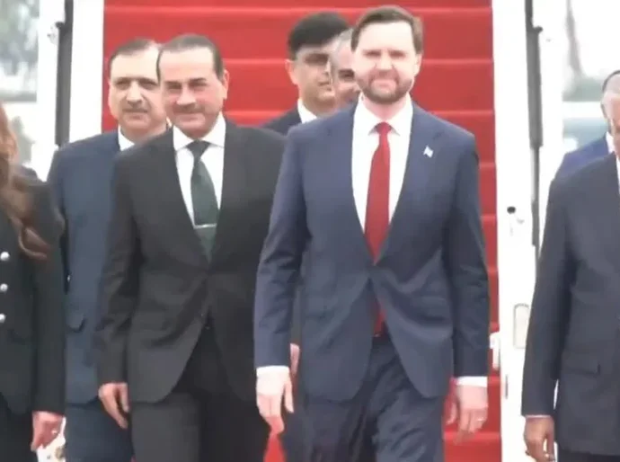 Delegações dos EUA e do Irã chegam ao Paquistão para negociações de paz