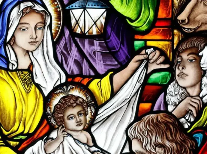 Em que dia Jesus nasceu segundo os evangelhos e como se convencionou a data de 25 de dezembro?