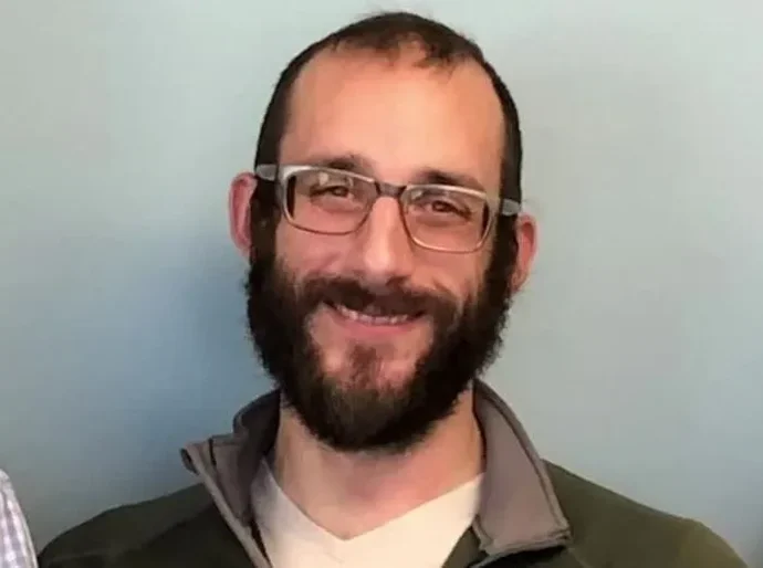 Saiba quem era Alex Pretti, homem morto por agentes de imigração nos EUA