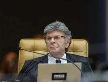 Fux suspende decisão de Dino e volta ordem do TSE contra post de Aparecida