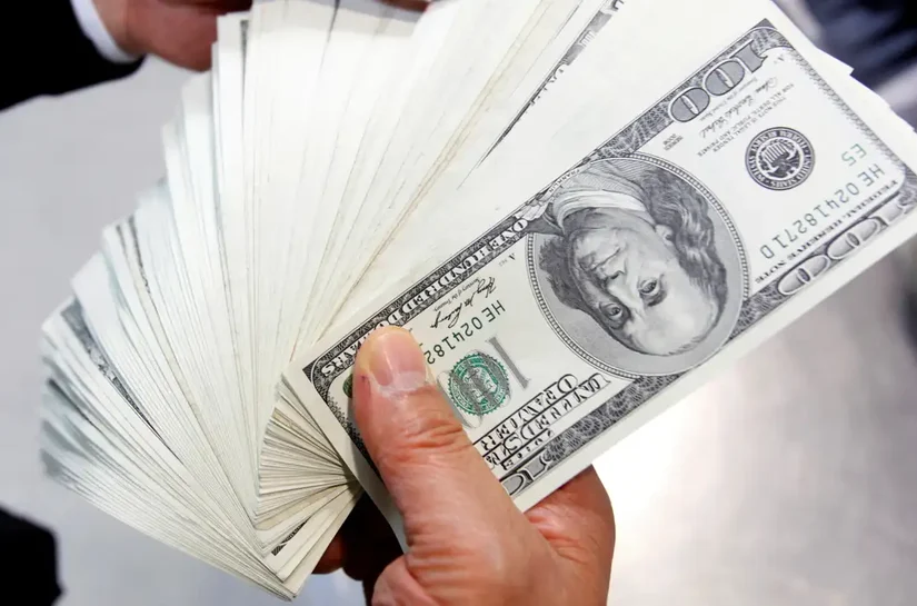 Dólar sobe para R$ 5,58 com agravamento de tensões com EUA