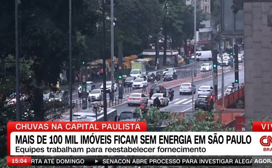 Mais de 100 mil imóveis ficam sem energia por causa de chuva em SP