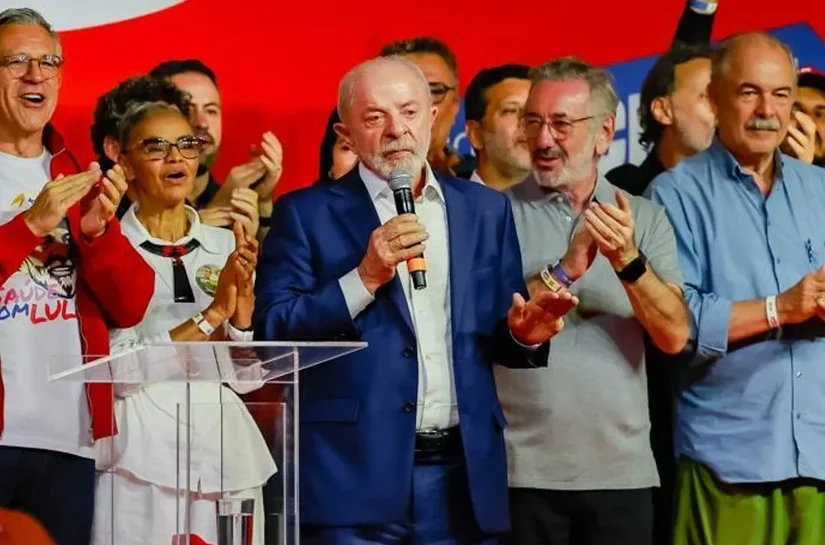 Lula diz carregar nas costas 'promiscuidade que ficou estabelecida' no STF