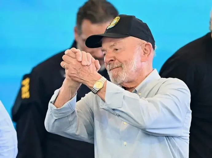 Lula não deveria disputar reeleição por 'idade avançada' e políticas econômicas 'medíocres', diz Economist