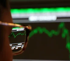 Bolsa volta a bater recorde com redução de tensões externas