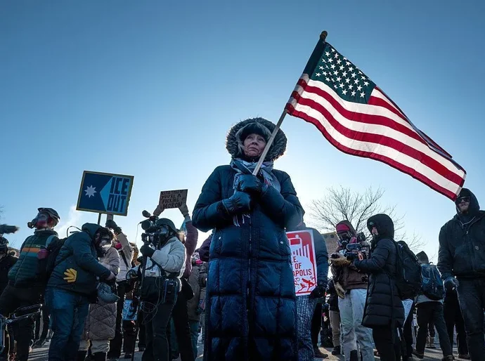 Protestos contrários ao ICE se espalham pelos EUA durante fim de semana