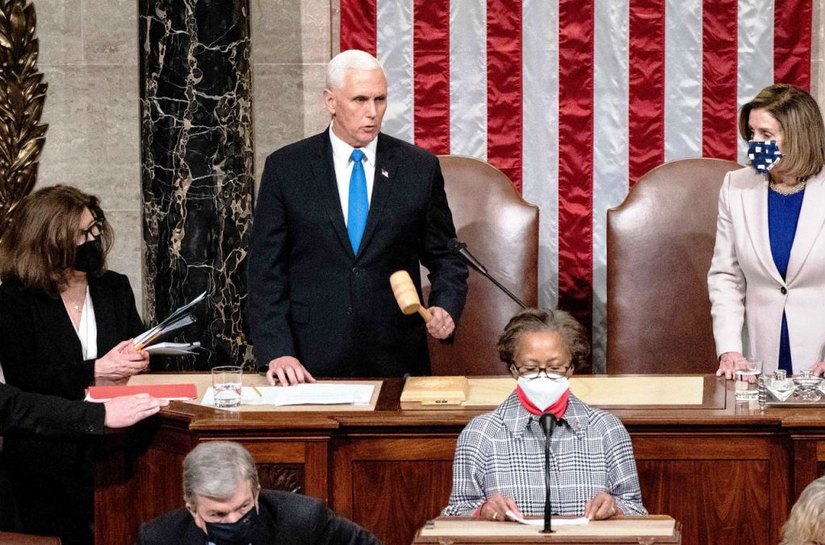 Congresso dos EUA confirma vitória de Biden após revolta instigada por Trump