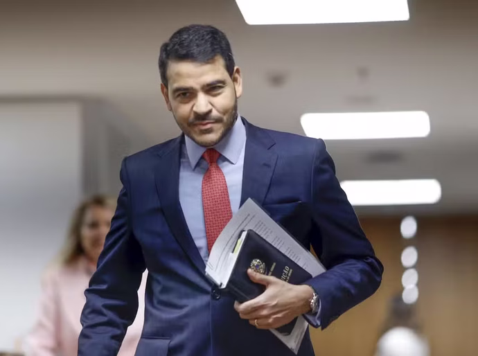Relator apresenta parecer favorável à indicação de Jorge Messias para o STF