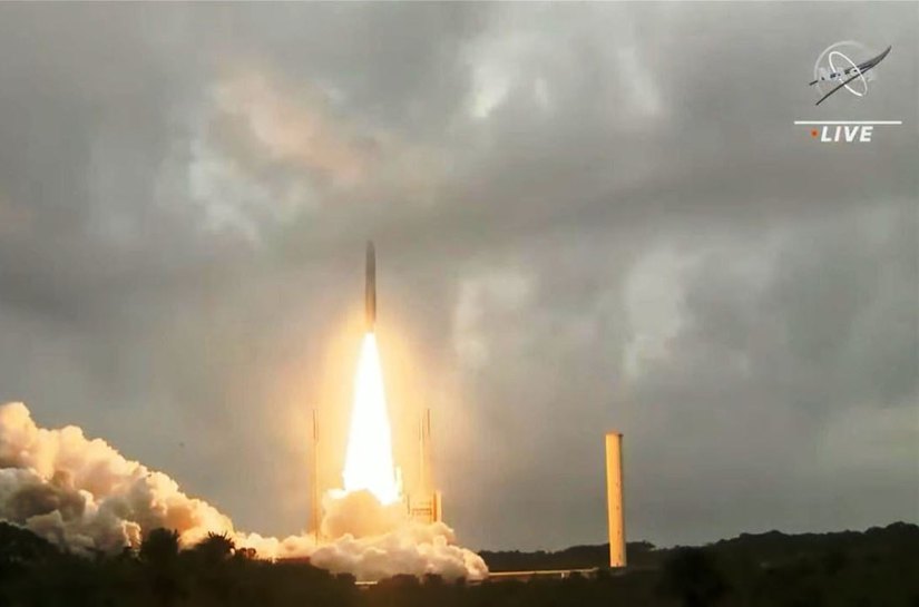Nasa lança com sucesso supertelescópio James Webb