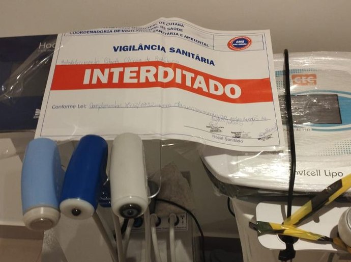 Polícia Civil e Vigilância Sanitária de Cuiabá fecham clínica de depilação que ignorou interdição