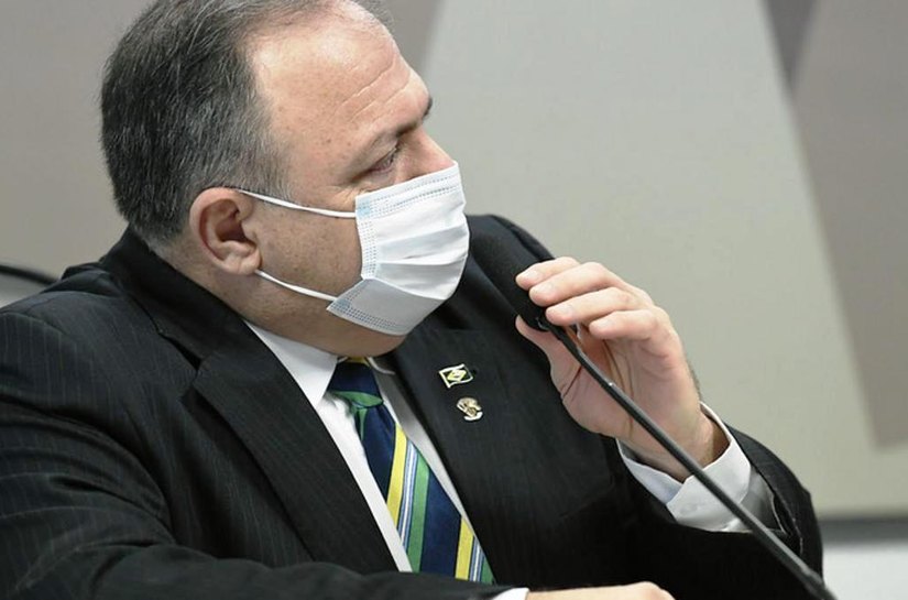 Pazuello define estratégia de defesa oral diante do comando do Exército