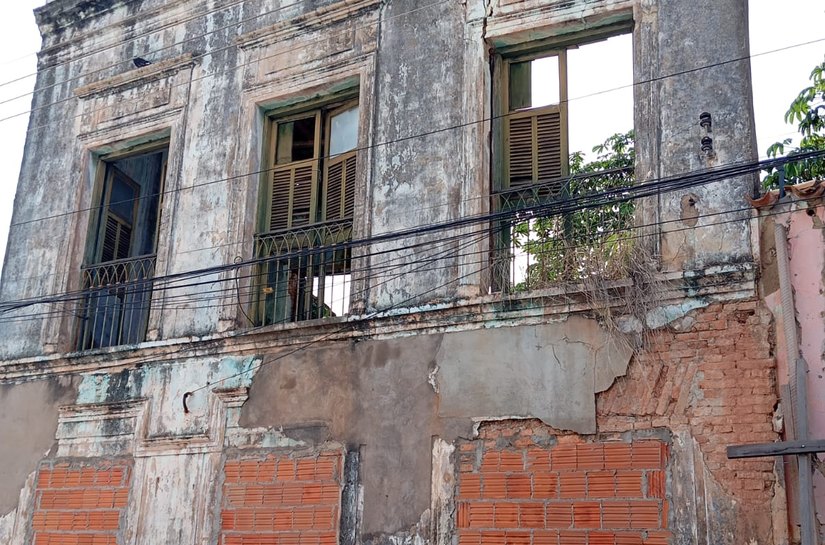Prefeitura inicia ação para preservar fachada histórica da antiga Gráfica Pepe em Cuiabá
