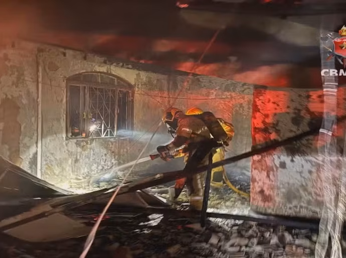 Incêndio em casa de recuperação de dependentes químicos deixa 5 mortos e 11 feridos