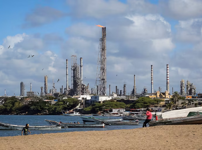 O acordo petrolífero: o negócio que une Trump e Delcy Rodríguez