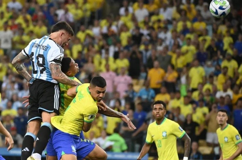 Brasil perde para Argentina após brigas no Maracanã e fica em 6º nas Eliminatórias