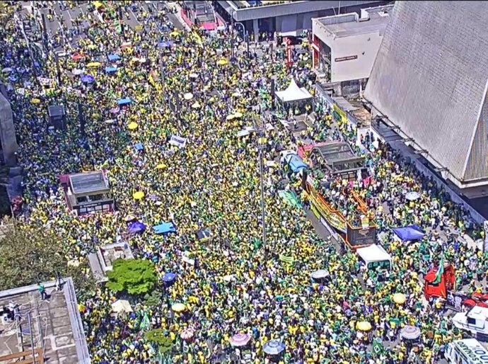 Manifestantes fazem ato na Av. Paulista a favor de Bolsonaro