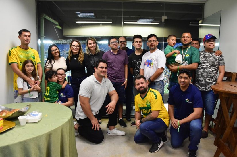 Primeira-dama de MT prestigia espaço dos autistas na Arena Pantanal em jogo do Cuiabá contra Botafogo