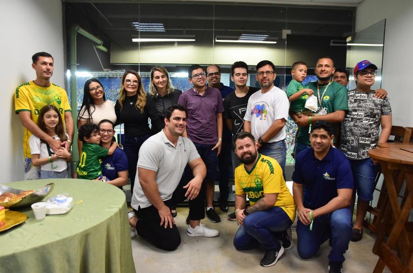 Primeira-dama de MT prestigia espaço dos autistas na Arena Pantanal em jogo do Cuiabá contra Botafogo