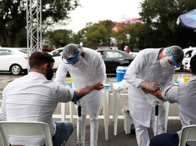 Ministério da Saúde Saúde confirma 42 mil casos e 1.220 novas mortes por Covid-19