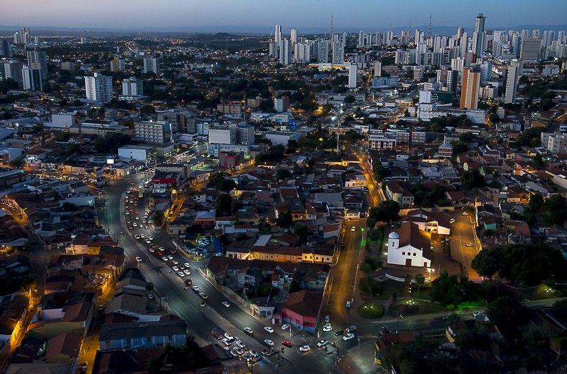 Governo firma convênio para entregar luminárias de LED a Cuiabá