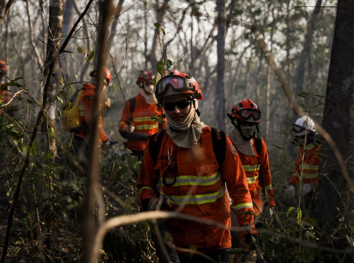 Governo de MT reforça combate ao incêndio no Parque Estadual Encontro das Águas