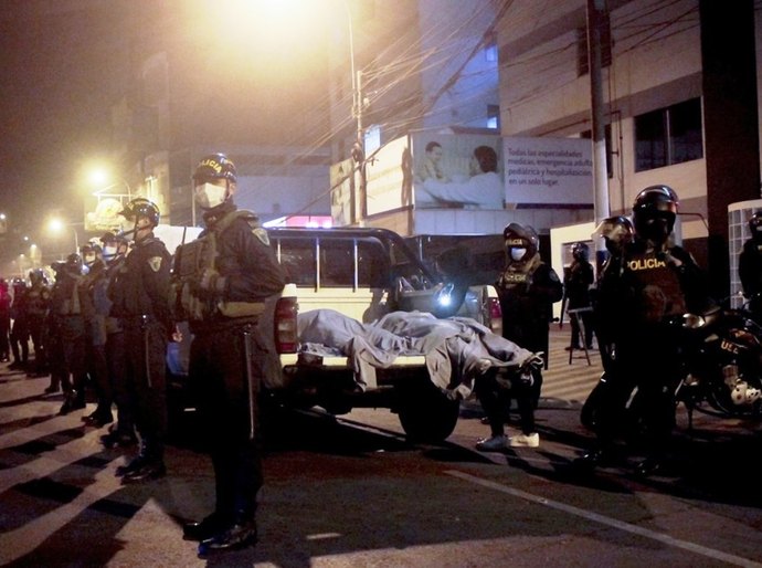 Ao menos 13 mortos em ação policial em festa clandestina no Peru
