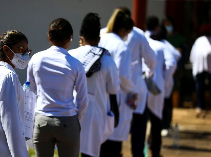 Mais de 54 mil profissionais disputam vaga de residência pelo Enare