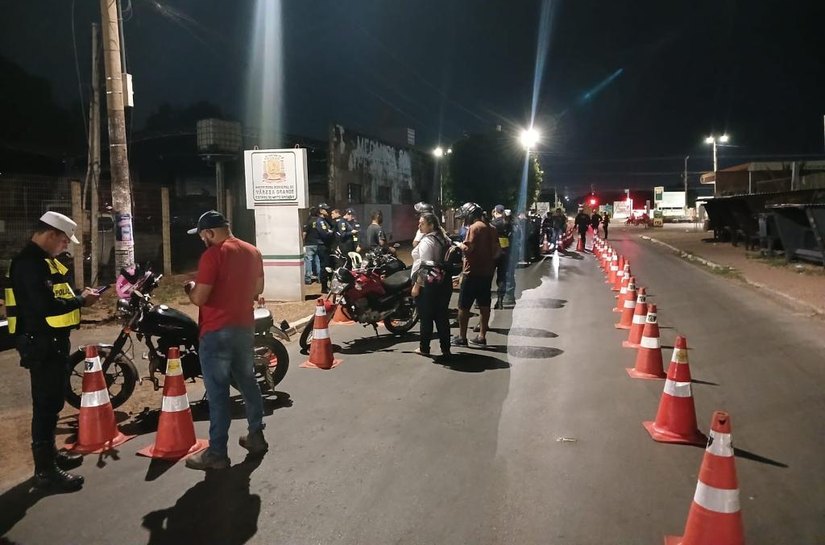Operação identifica 21 condutores sem CNH e apreende moto com R$ 11,8 mil em débitos