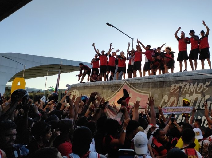 Vitória é campeão da Série B, primeiro título nacional do clube em 124 anos de história